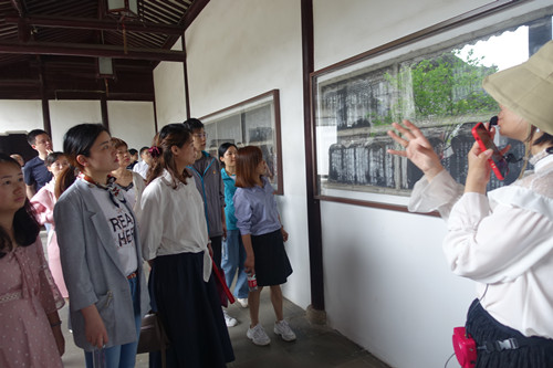 錫山區(qū)中醫(yī)醫(yī)院女性黨員、積極分子參加黨史學(xué)習(xí)教育活動(dòng)之參觀蕩口古鎮(zhèn).JPG